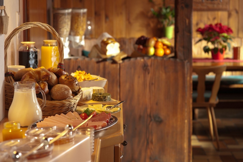 boulangerie-PEILLON-min_breakfast_buffet_food_restaurant_meal_hotel_plate_fresh-718745